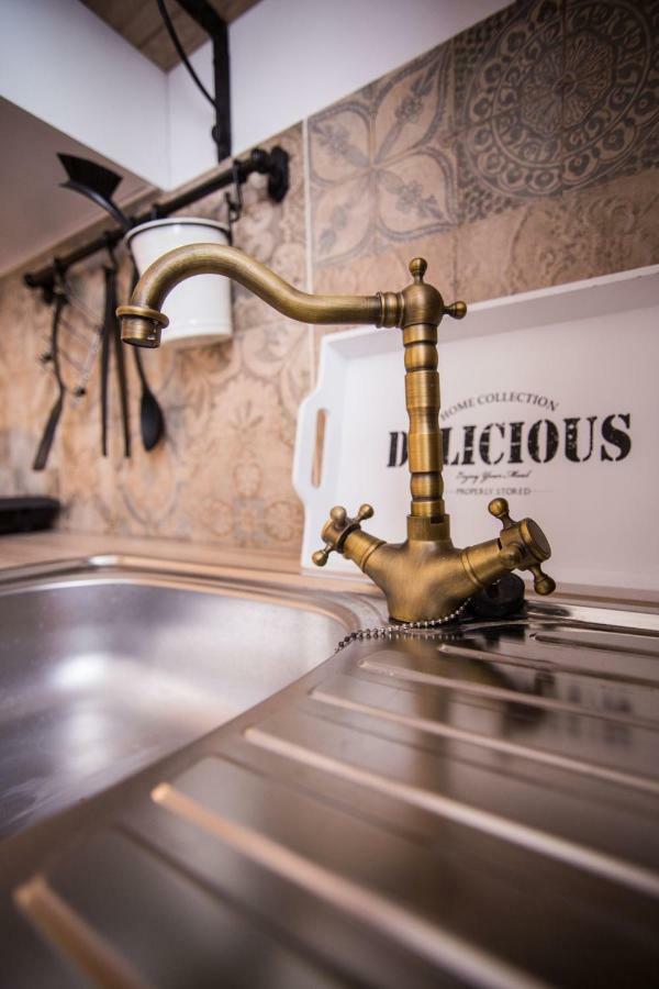 Izabella Vintage Style Apartment Budapest Bagian luar foto