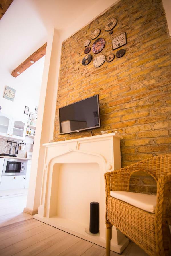 Izabella Vintage Style Apartment Budapest Bagian luar foto