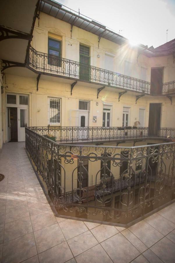 Izabella Vintage Style Apartment Budapest Bagian luar foto