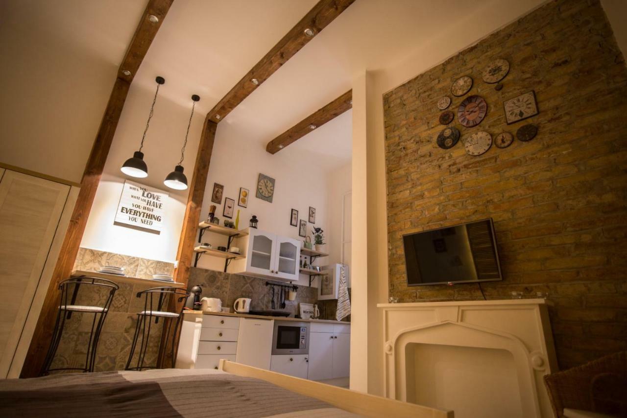 Izabella Vintage Style Apartment Budapest Bagian luar foto
