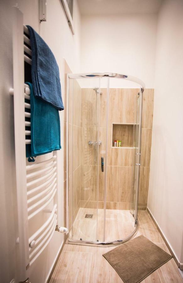 Izabella Vintage Style Apartment Budapest Bagian luar foto